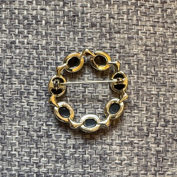 Vintage Black and Gold Brooch - Picture 2 of 2